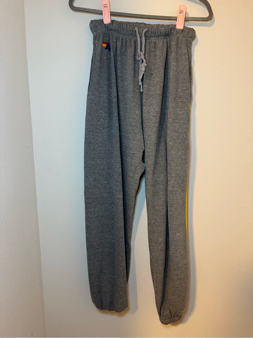 Aviator Nation Men’s Classic Five stripe sweatpants in heather gray. - Picture 3 of 6